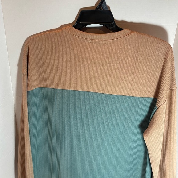 Ofeefan Pullover Color-block Sweater in Peach and Teal Size Large - Picture 3 of 12